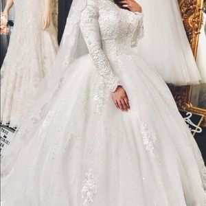 Wedding Dress/ Ball gown